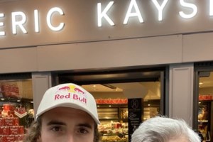 Ασταμάτητος ο Τσιτσιπάς: Νέα φραστική επίθεση στον πατέρα του - "Δεν είναι πολύ ευφυής" [βίντεο] - εικόνα 2