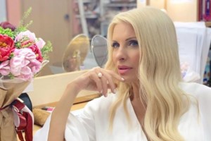 Ελένη Μενεγάκη: Οι πρώτες ξέγνοιαστες φωτογραφίες μετά το φινάλε στον καταπράσινο κήπο της