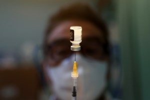 Γερμανία: Σταματάει τη χορήγηση του εμβολίου της AstraZeneca για τους άνω των 65 ετών