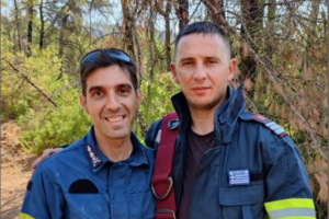 DW: Οι Γερμανοί πυροσβέστες στην Ελλάδα με την καρδιά τους - 167 άτομα με υπερσύγχρονο εξοπλισμό