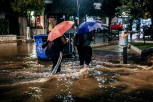 Αρχισαν πάλι οι καταιγίδες στην Αττική - Σε ποιες περιοχές βρέχει πολύ έντονα [βίντεο] - εικόνα 2