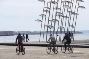 "Τελεσίγραφο" Χατζηδάκη: Κατεδαφίστε τα αυθαίρετα σε δάση, παραλίες και ρέματα