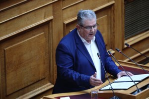 Κόκκινα γαρύφαλλα και μία κάρτα του ΚΚΕ από τον Δ. Κουτσούμπα στις γυναίκες δημοσιογράφους, με αφορμή την 8η Μάρτη - εικόνα 2