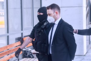 Μπάμπης Αναγνωστόπουλος: Προτάσεις από ελληνικές, ξένες παραγωγές και Netflix για να κάνουν ταινία τη ζωή του - εικόνα 2