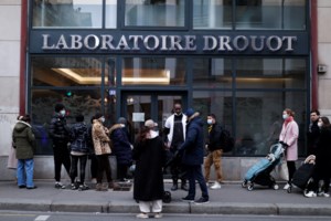 Εφιαλτική πρόβλεψη λόγω Ομικρον στη Γερμανία: Έως και 240.000 κρούσματα ημερησίως μέχρι τον Μάρτιο