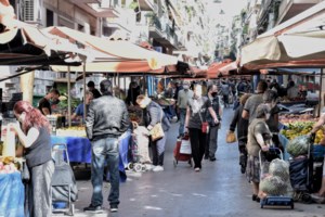 Απίστευτες εικόνες: Ουρές ιερέων στη Μητρόπολη Αθηνών και Πειραιά- Για να κάνουν rapid test - εικόνα 5