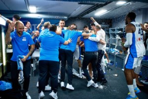 Η Ολυμπία Χοψονίδου στο πλευρό του Βασίλη Σπανούλη στο αεροδρόμιο "Ελευθέριος Βενιζέλος" - εικόνα 8