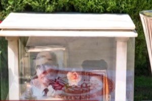 "Ποσειδώνια": Η στιγμή που ο Βαγγέλης Μαρινάκης χειροκροτείται για τις επιτυχίες του Ολυμπιακού [Βίντεο]