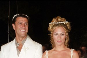 Κατερίνα Λέχου: Δίμετρη θεά με υφασμάτινο παντελόνι και sneakers - Απόλυτα σικ [εικόνες]