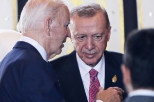 Τζο Μπάιντεν: Η στιγμή που ο Αμερικανός πρόεδρος σαστίζει όταν βλέπει όχημα να πέφτει στην αυτοκινητοπομπή του - εικόνα 4