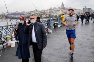 Ντερ Λάιεν για κορονοϊό: Φως στο βάθος του τούνελ - Η ΕΕ θα έχει στη διάθεσή της 2 δισ. δόσεις εμβολίων - εικόνα 2