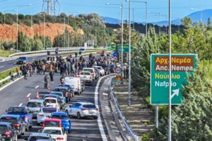 Τραβούν το σχοινί οι αγρότες με μπλόκα τύπου "πολιορκίας" – Σήμερα η τελευταία κυβερνητική πρόσκληση σε διάλογο