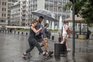 Καιρός: Οργανωμένος πυρήνας ισχυρών καταιγίδων θα επηρεάσει μεγάλο μέρος της χώρας - Ιδιαίτερη προσοχή και στην Αττική - εικόνα 2