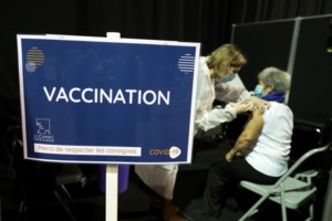 Κορονοϊός: Η Κομισιόν καλεί τις χώρες - μέλη της ΕΕ να επιταχύνουν τον εμβολιασμό - Ανησυχία για τις μεταλλάξεις του ιού