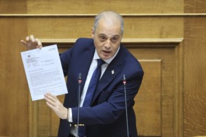 Χαμός στη Βουλή με Γεωργιάδη-Βελόπουλο: "Ο Άδωνις πού είναι; Δεν μιλάω αλλιώς" -"Εγώ σε πήγα στον Καρατζαφέρη ως Πασόκο" - εικόνα 2