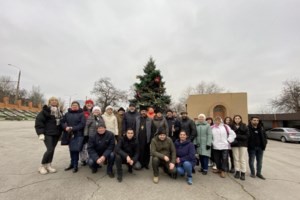 Ο Τζο και η Τζιλ Μπάιντεν χαλαροί στολίζουν το χριστουγεννιάτικο δένδρο στον Λευκό Οίκο - Εικόνα