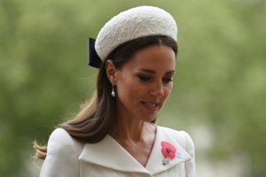 Η Κέιτ Μίντλετον βγήκε για πρώτη φορά από το Παλάτι μετά την εγχείρηση για να επισκεφθεί τον βασιλιά Κάρολο - εικόνα 2