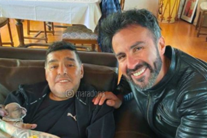 "Το χέρι του θεού": Τιμή ρεκόρ 8,49 εκατ. ευρώ για τη διάσημη φανέλα του Μαραντόνα από το Μουντιάλ του 1986 - εικόνα 3