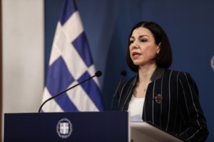 Ο Τσακαλώτος τρολάρει την Πελώνη: Τον αποκαλούσε "Θεό" σε ανάρτησή της - "Υπερβάλετε..." - εικόνα 2