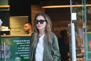 Full in love: Βανδή και Μπισμπίκης αποχαιρετούν το καλοκαίρι με μία τρυφερή αγκαλιά από τη Ρόδο