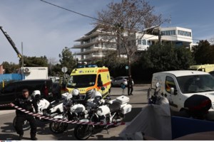 Θρήνος στην κηδεία της Μαρίας Καρνέση και του Αντώνη Βλασσάκη που δολοφονήθηκαν από τον "Αρη" - Συντετριμμένη η Δέσποινα Καρνέση - εικόνα 3