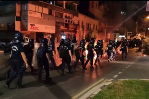 Κύπρος: Ραγίζει καρδιές μητέρα 4 παιδιών μετά τη ρατσιστική διαδήλωση - Της έσπασαν το περίπτερο [βίντεο]