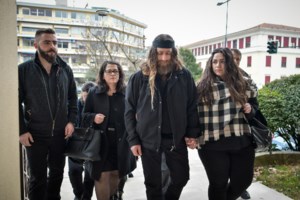 Β. Γιακουμάκης - Συγκινητικές στιγμές στο Σελλί Ρεθύμνου: Η αδερφή του παντρεύτηκε στον ναό που χτίστηκε στη μνήμη του