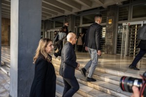 "Τα ισόβια τα πήρα εγώ, γιατί οι άλλες μάνες τα είδαν τα παιδιά τους στο δικαστήριο", λέει η μητέρα του Άλκη Καμπανού