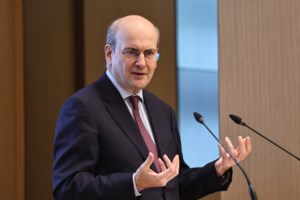 Κοσμοσυρροή στο ΟΑΚΑ για την κοπή της πίτας του Κωστή Χατζηδάκη - Yπουργοί, στελέχη και φίλοι στην εκδήλωση