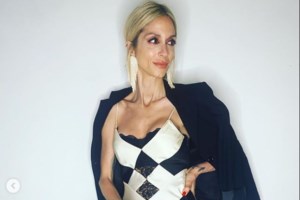 Σοφία Καρβέλα: Η σέξι εμφάνιση στη Νέα Υόρκη με λευκό ολόσωμο τουίντ σορτς Chanel - εικόνα 3