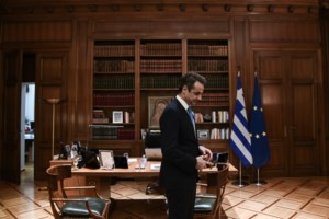 Τρεις απινιδωτές στην Αντίπαρο με παρέμβαση Μαξίμου - Για να αντιμετωπίζονται οι ανακοπές