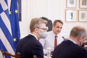 Μητσοτάκης για ντελιβεράδες: Υποχρεωμένες οι πλατφόρμες delivery να παρέχουν μηχανάκια, κράνος και εξοπλισμό