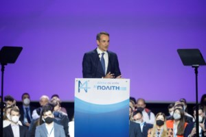 Συνέδριο ΝΔ: Στο πλευρό του Κυριάκου Μητσοτάκη η σύζυγός του, Μαρέβα που τράβηξε για άλλη μια φορά τα βλέμματα  [Εικόνες] - εικόνα 8