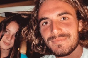 Γενέθλια για τον Στέφανο Τσιτσιπά μαζί με τη μητέρα του και την Μπαντόσα, αλλά χωρίς τον πατέρα του