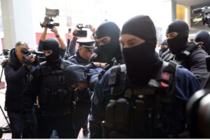 Έκλεψαν ναυτικές φωτοβολίδες από τη μαρίνα στις Τζιτζιφιές- Έρευνα για σύνδεση με τα επεισόδια στου Ρέντη