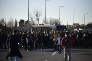 Ανοιχτή σε διάλογο η κυβέρνηση με τους αγρότες: Είμαστε πάντα στη διάθεσή τους, τα μπλόκα δεν εξυπηρετούν ούτε τους ίδιους