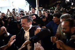 Πανηγυρικό κλίμα στο ΠΑΣΟΚ για τις νίκες σε Αθήνα, Θεσσαλονίκη, Πειραιά: "Κερδίσαμε πάνω από 100 δήμους"