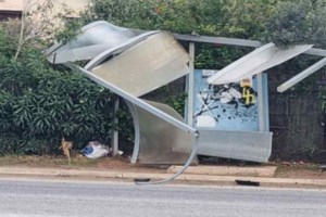 ΜΜΜ: Ουρές σε στάσεις λεωφορείων λόγω της στάσης εργασίας [βίντεο]