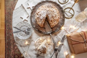 Συνταγή για απίθανη βασιλόπιτα χιονονιφάδα του Ακη Πετρετζίκη - Μόνο με χέρια, χωρίς μίξερ