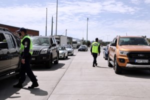 Κορονοϊός - Έλεγχοι της αστυνομίας για την τήρηση των μέτρων: 888 παραβάσεις και 4 συλλήψεις σε ένα 24ωρο - εικόνα 2