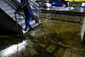 Τεράστια προβλήματα από τη βροχή στην Εύβοια: Υπερχείλισε ο ποταμός Κηρέας - Πλημμύρισαν σπίτια και δρόμοι - εικόνα 4