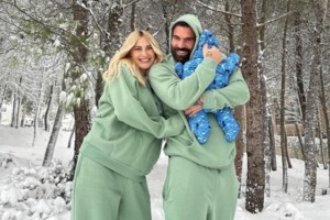 Δήμητρα Αλεξανδράκη: Επική τούμπα με τουαλέτα και ψηλοτάκουνα στα χιόνια - "Ηθελα να το παίξω γκόμενα..." [βίντεο]