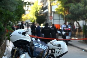 Αυτός είναι ο 19χρονος μητροκτόνος του Αιγάλεω: Οδηγήθηκε στον Εισαγγελέα - Τη Δευτέρα η απολογία του - εικόνα 9
