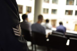 Αδιανόητη φρίκη από τις καταγγελίες για τον αστυνομικό της Βουλής: Ανάγκαζε και τη σύζυγό του να ασελγεί στα παιδιά