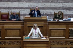 Επίθεση της Γεννηματά στην κυβέρνηση για τον τουρισμό: Έπρεπε να μειωθεί ο ΦΠΑ στο 6%