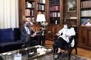 Σακελλαροπούλου: Ευχαριστώ τους πολιτικούς αρχηγούς που θα εμβολιαστούν μαζί μου την Κυριακή - Δίνουμε το παράδειγμα