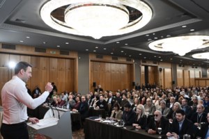 Απάντηση Τσακαλώτου σε Κασσελάκη για το "αυλικούς τραπεζών": "Αποδεικνύεται ότι δεν είσαι, μόνο αν μείνεις στον ΣΥΡΙΖΑ;" - εικόνα 2