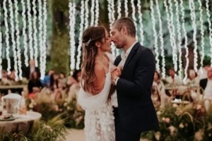 Εριέττα Κούρκουλου - Λάτση: Οι φωτογραφίες με μαγιό με τους γιους της και τον σύζυγό της, Βύρωνα Βασιλειάδη