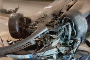 Βόλος: Αμάξι έπιασε φωτιά εν κινήσει - Σώος ο οδηγός που το εγκατέλειψε έντρομος [εικόνες]