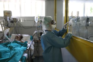 Κορονοϊός: Ο ECDC βάζει στο "κόκκινο" όλη την Ελλάδα - Άνοδος σε κρούσματα και θετικότητα